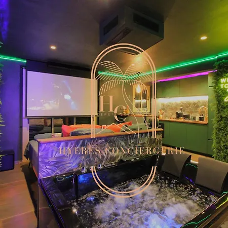 Jungle Balneo/cinema By Hc Apartment Hyeres